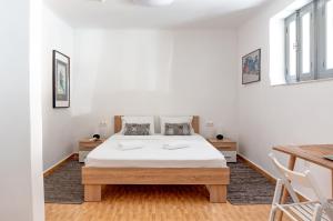 Postel nebo postele na pokoji v ubytování Dioskouros Hostel