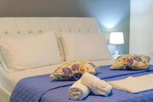A bed or beds in a room at Oceanic Overview Suites