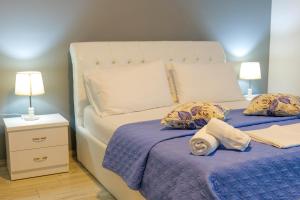 A bed or beds in a room at Oceanic Overview Suites