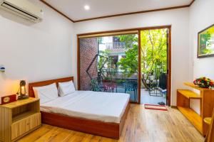 Giường trong phòng chung tại KenKeSu-Entire House-3BRs-Nice Balcony-Free airport pick up from 2 nights