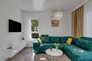 TV a/nebo společenská místnost v ubytování Apartment M&L Makarska