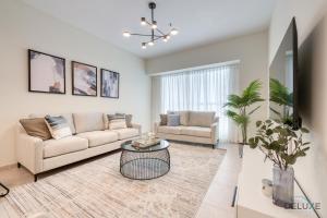 Posezení v ubytování Elegant 2BR at Elite Residences Dubai Marina by Deluxe Holiday Homes