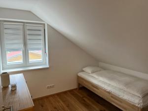 Postel nebo postele na pokoji v ubytování Ferienhaus Gmunden