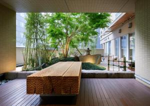 a wooden bench sitting in the middle of a courtyard at Hotel Niwa Tokyo in Tokyo