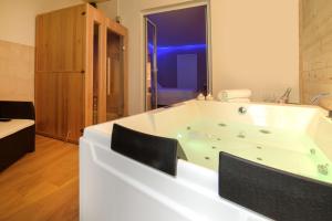 Ένα μπάνιο στο Aminta - Rooms & Wellness