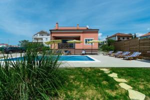 Πισίνα στο ή κοντά στο Villa Solis ZadarVillas