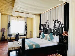 Un pat sau paturi într-o cameră la Mara Sweet Acacia Lodge