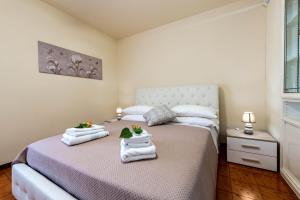 a bedroom with two beds with towels on them at Casa Jessika in Gardone Riviera