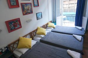 Postel nebo postele na pokoji v ubytování Dioskouros Hostel