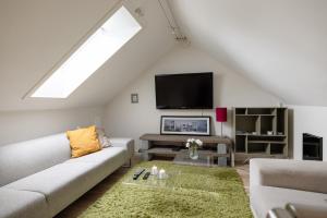 a living room with a couch and a tv at Central top floor apartment in Stavanger