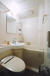 a bathroom with a toilet and a sink and a tub at Noasobi Lodge 203- Vacation STAY 23343v in Arao