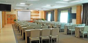 莫干山谷温馨公寓商务区和/或会议室