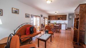 Kuchyň nebo kuchyňský kout v ubytování HolidaynorthTenerife Caserío Rural Los Charcos + 37 fotografií