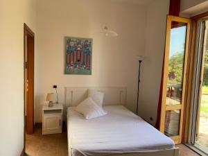 a bedroom with a bed and a picture on the wall at La Maremmana in Talamone