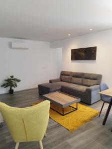 a living room with a couch and a table at Casa Giraldo sem Pavor in Évora