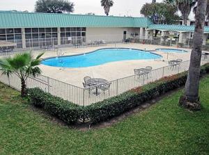 Bazén v ubytování Motel 6-Houston, TX - East nebo v jeho okolí