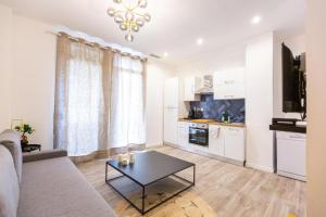 Cuisine ou kitchenette dans l'établissement 3 min à pied de la gare St Charles - 3 chambres avec Clim, SDB et TV