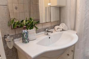 A bathroom at Villa Sotiris