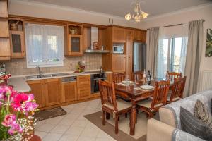 A kitchen or kitchenette at Villa Sotiris