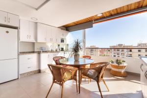Зображення з фотогалереї помешкання Precioso apartamento La Nogalera, piscina y wifi у Торремоліносі