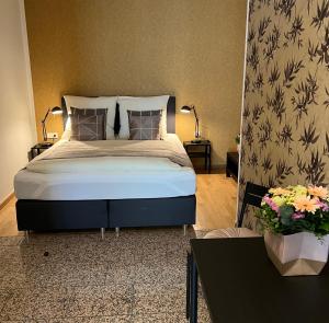 Postel nebo postele na pokoji v ubytování Solitaire Hotel
