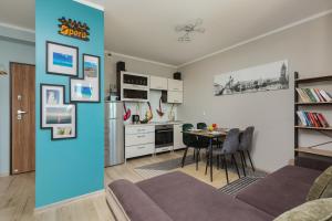 Kuchyňa alebo kuchynka v ubytovaní Apartment Na Zakolu Wisły by Noclegi Renters + 19 fotografií