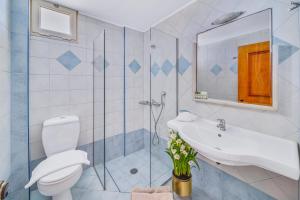 Ένα μπάνιο στο Socrates Hotel Malia Beach