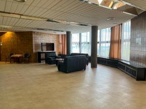 A seating area at Retro Hotel Suza