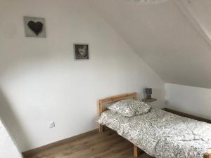 Posteľ alebo postele v izbe v ubytovaní Gîte des falaises