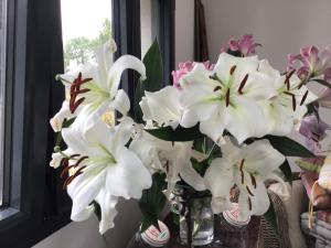 a vase filled with white flowers on a table at A la guiniere in Couëron