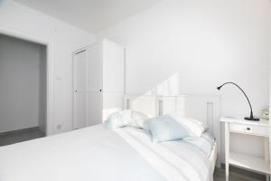 Posteľ alebo postele v izbe v ubytovaní Brand new apartments Viktorija just 250m from the beach!