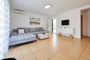 Televisyen dan/atau pusat hiburan di Apartment Adrian1