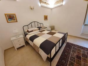 A bed or beds in a room at Casa Santa Maria - Beautifully restored house in centro storico Irsina Basilicata Puglia