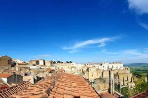 A general view of Irsina or a view of the city taken from the holiday home