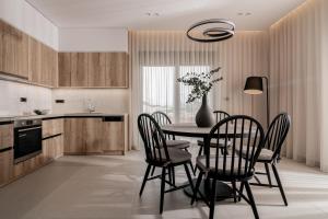 Kitchen o kitchenette sa ALFA LUXURY APARTMENTS