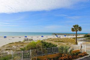 Gallery image of Beach Cottage 2402 in Clearwater Beach +18 photos