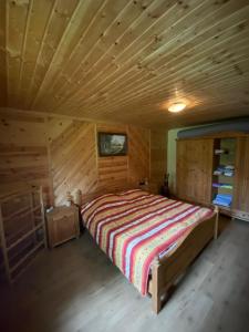 Postel nebo postele na pokoji v ubytování Jagdhaus auf dem Forsthof mit Sauna