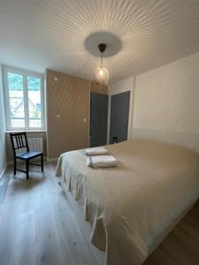 Posteľ alebo postele v izbe v ubytovaní Bel appartement T3 au 1er étage avec cour intérieure au RDC - Villa Marie
