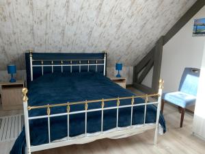 Un pat sau paturi într-o cameră la Le Montmieri