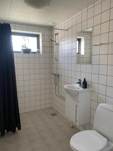 Kopalnica v nastanitvi Lønstrup Strandhotel
