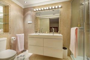 Kúpeľňa v ubytovaní Penthouse Puerto Banus Sea View