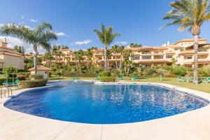 Bazén v ubytovaní Penthouse Puerto Banus Sea View alebo v jeho blízkosti