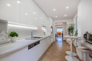 Kuchyňa alebo kuchynka v ubytovaní Penthouse Puerto Banus Sea View