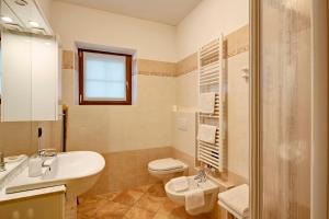 a bathroom with a sink and a toilet and a shower at Appartamento Greta Baita Mauri in Livigno +15 photos