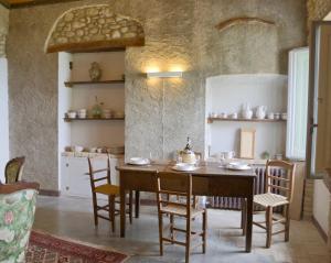 Gallery image of Palazzo Antico nella piazza di Montepagano in Montepagano +52 photos