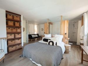 Postel nebo postele na pokoji v ubytování Hotel de La Plage - Mahogany