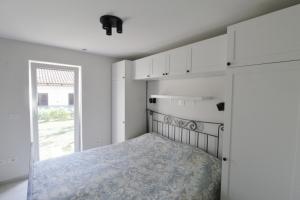 Postel nebo postele na pokoji v ubytování Holiday house Andreja