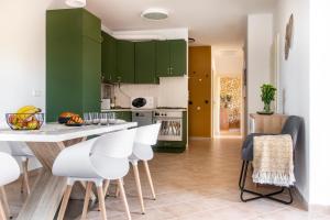 Kuchyňa alebo kuchynka v ubytovaní Balaton Lakeside Residence