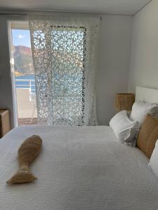 A bed or beds in a room at Hotel de La Plage - Mahogany