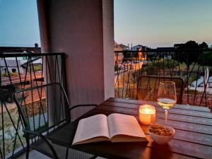 Balkón alebo terasa v ubytovaní Apartments La Mar Zambratija